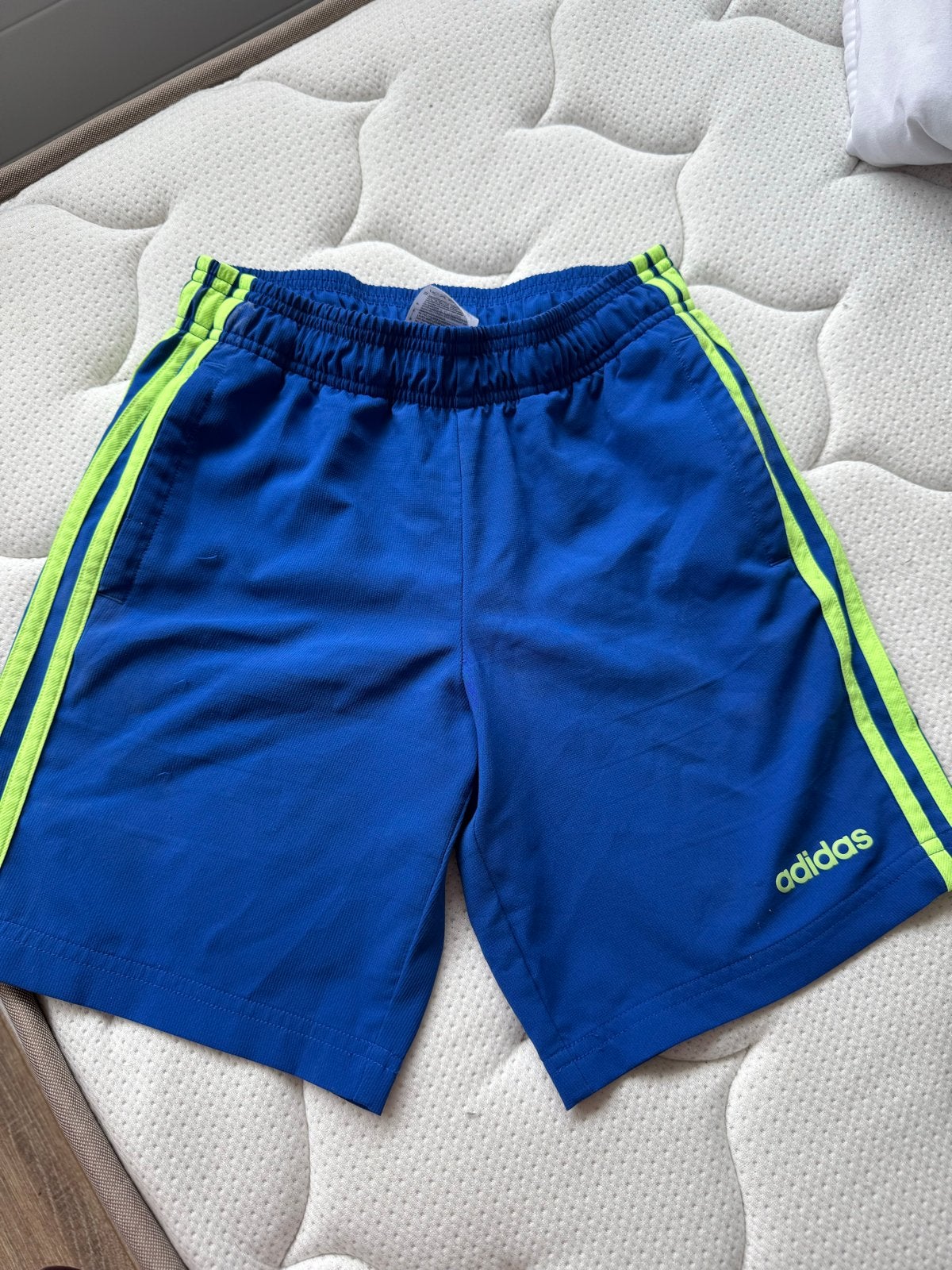 Adidas Korte Broek Blauw met Neon Groene Strepen Maat 140, Ophalen of Verzenden, Gebruikt, Jongen of Meisje, Broek