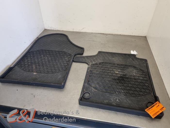 Matten Set van een Mercedes Vito, Gebruikt, -, Ophalen of Verzenden, -
