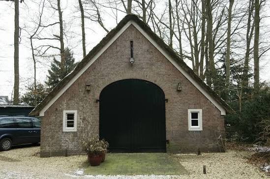 TE HUUR GEVRAAGD  garage,garagebox