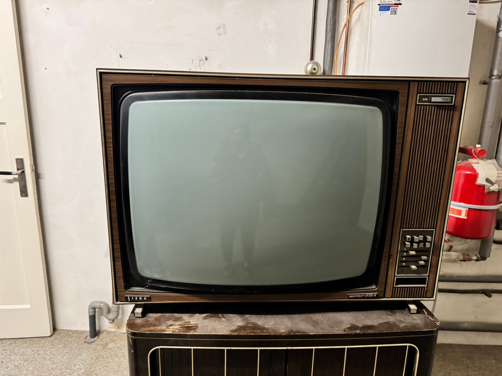 Antieke televisie TV Siera color 110 L TV collectorsitem, Antiek en Kunst, Antiek | Tv's en Audio, Ophalen