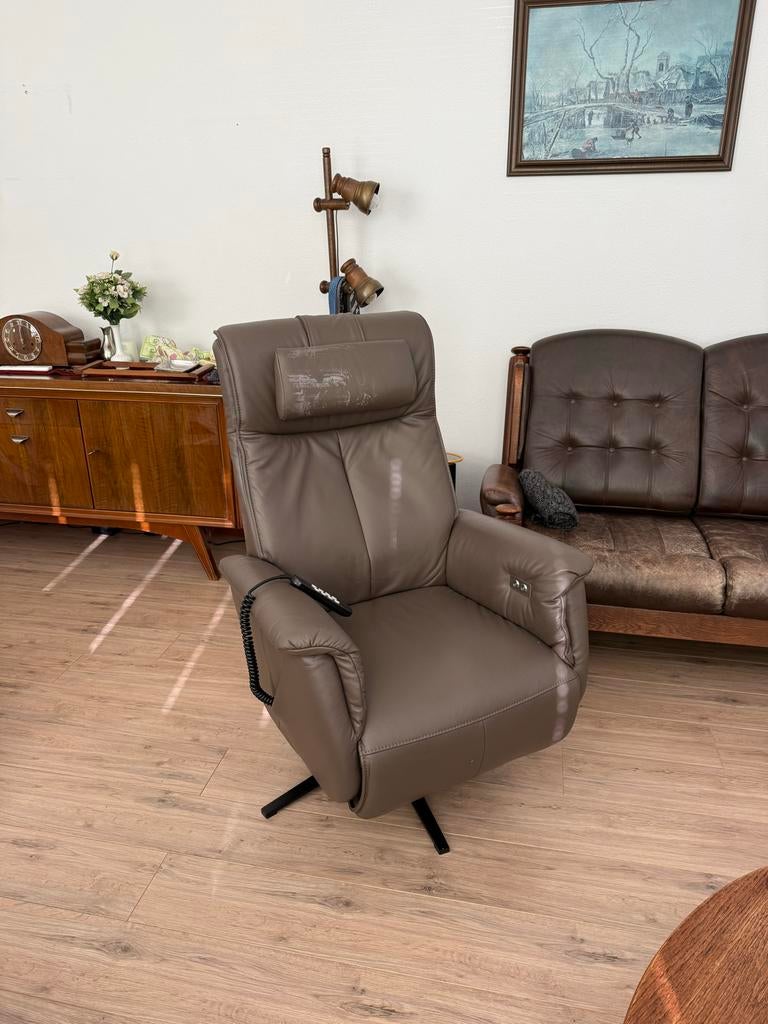 Comfortabele sta-op stoel - Ideaal voor senioren, Ophalen of Verzenden, Gebruikt, Leer, 75 tot 100 cm