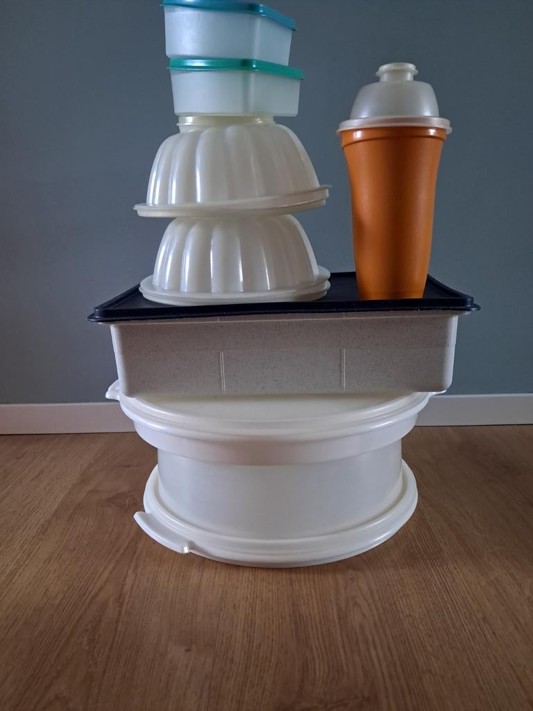 Heel veel tupperware jaren 70 taartdoos puddingvorm, Ophalen of Verzenden, Zo goed als nieuw, Wit, Schaal
