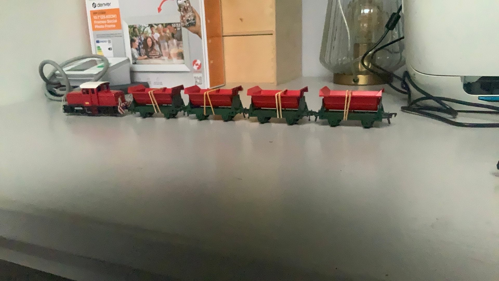 FLeischmann lokje  met 4 kiepwagons, Hobby en Vrije tijd, Modeltreinen | H0, Gelijkstroom, Fleischmann, Ophalen of Verzenden, Gebruikt