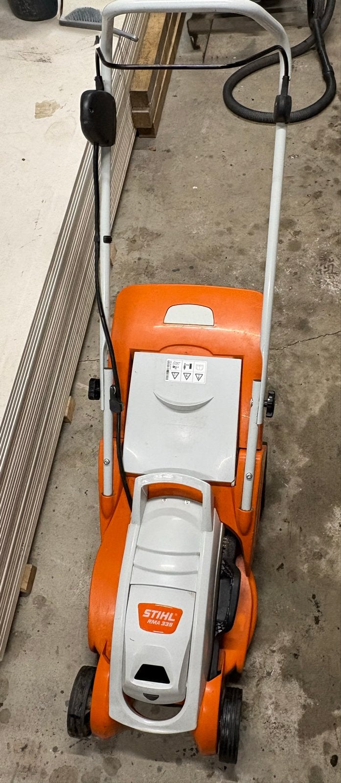Stihl RMA 339.0 Accu Grasmaaier met 2x AK20 Accu's, Tuin en Terras, Ophalen, Gebruikt, Accu-grasmaaier