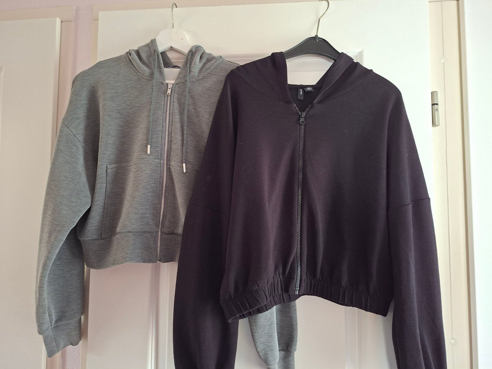 Stradivarius & Vero Moda Cropped Hoodies (2 stuks), Stradivarius, Vero Moda, Ophalen of Verzenden, Zo goed als nieuw, Maat 34 (XS) of kleiner
