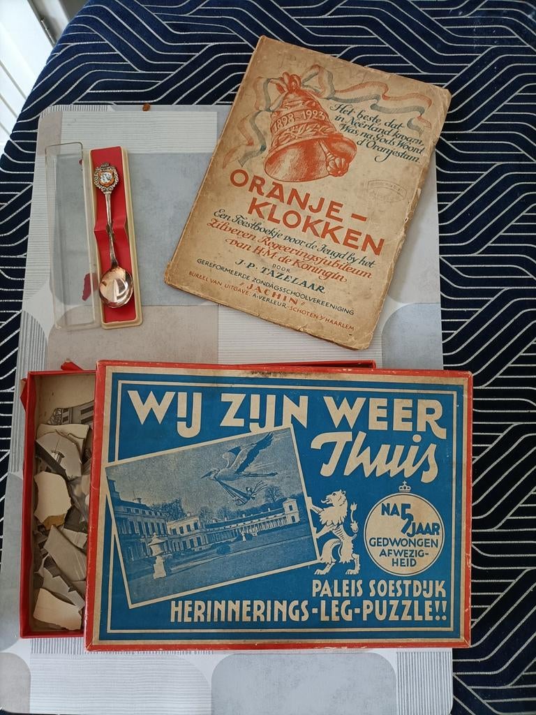 Koningshuis spulletjes van Wilhelmina tot Beatrix, Ophalen, Zo goed als nieuw