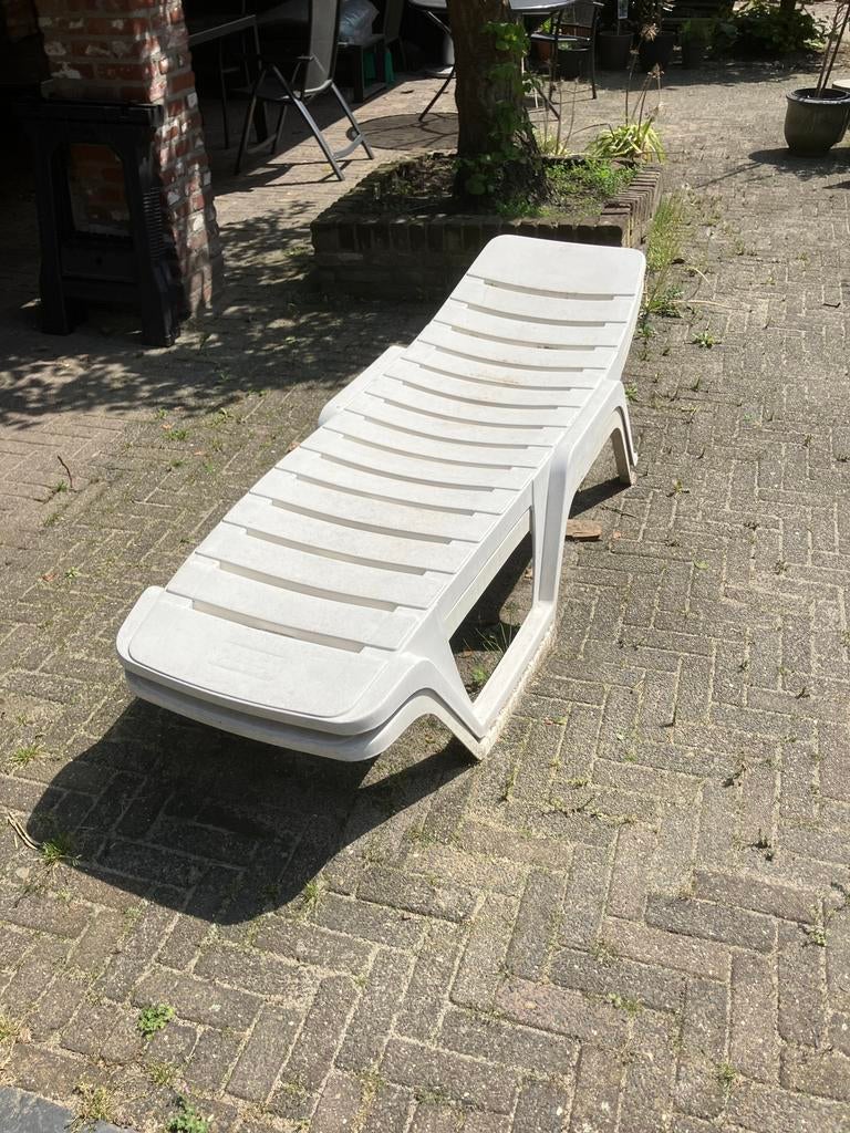 2x ligbedden, Ophalen, Gebruikt, Kunststof