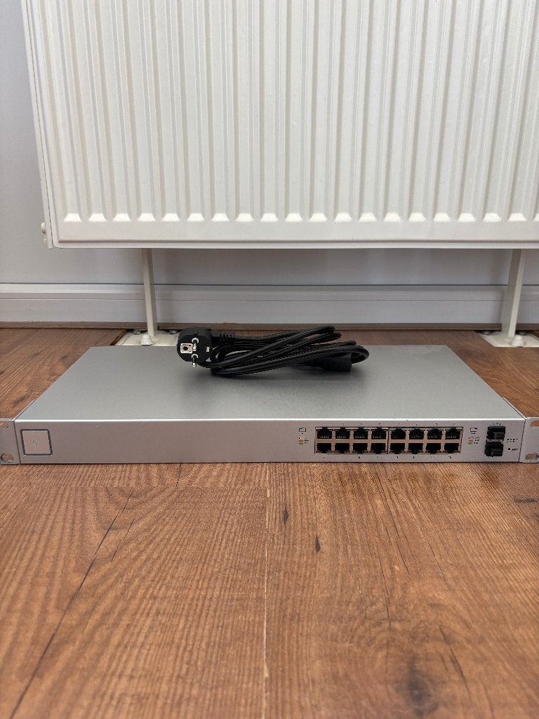 UniFi 16 poort POE switch | US-16-POE, Ophalen of Verzenden, Gebruikt