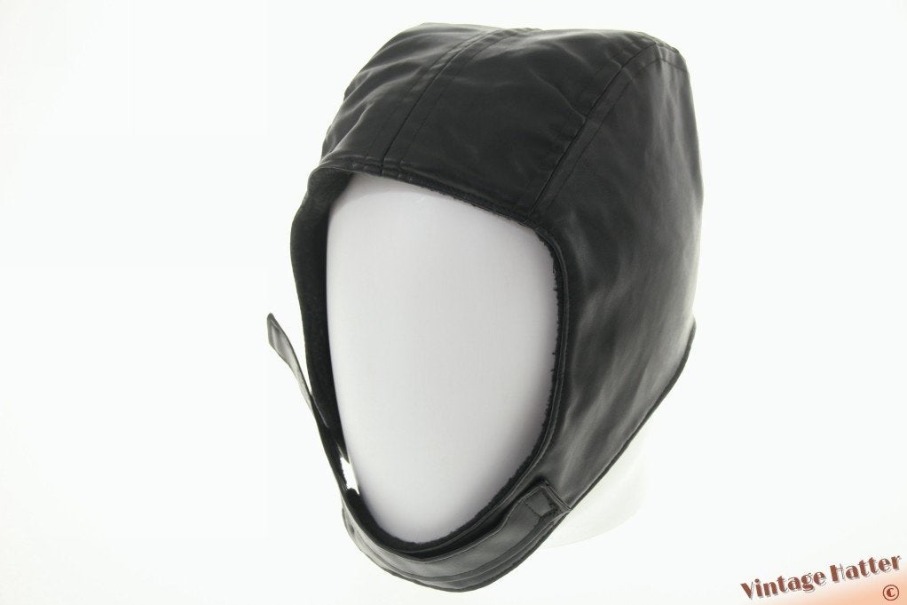 Vintage Vliegeniersmuts Stilo Noir zwart imitatie leer 56-60, Ophalen of Verzenden, Zo goed als nieuw, Maat 48/50 (M), Muts