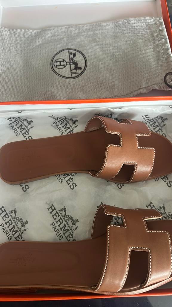 Hermes slippers, Ophalen of Verzenden, Zo goed als nieuw, Zwart