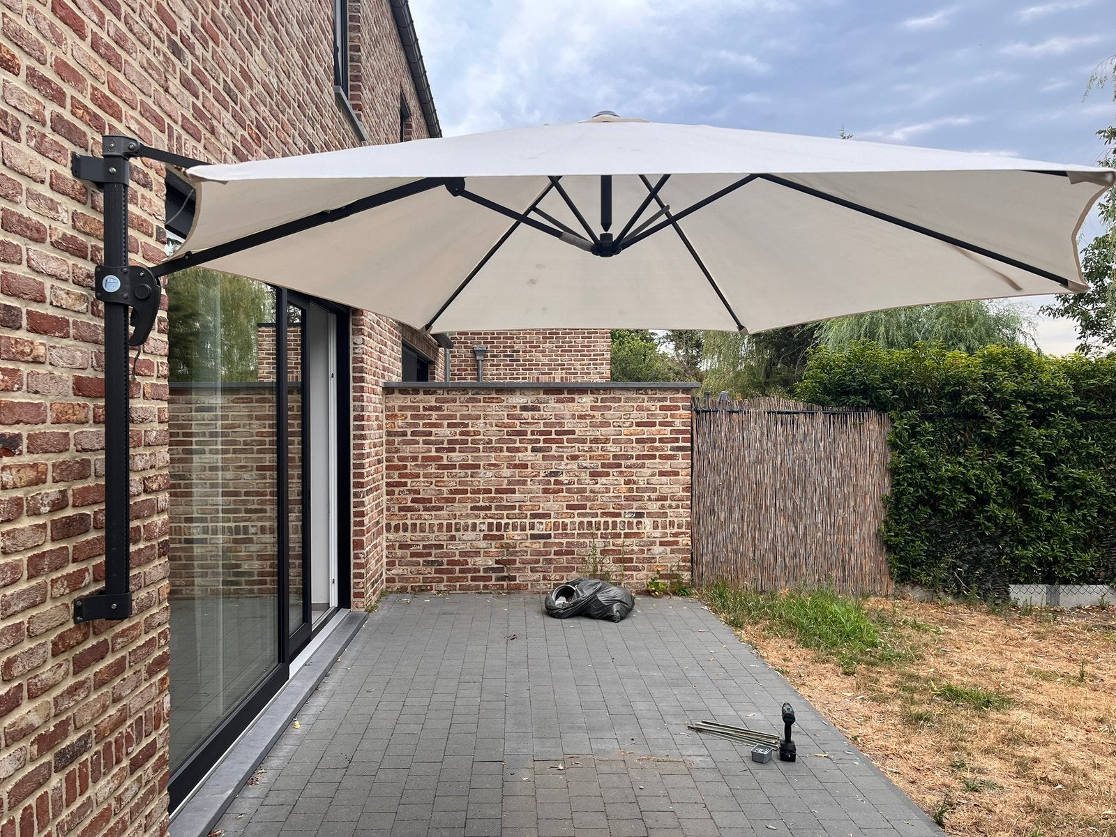 Parasol voor aan de muur, Ophalen, Zo goed als nieuw, Minder dan 1 meter, Parasolvoet