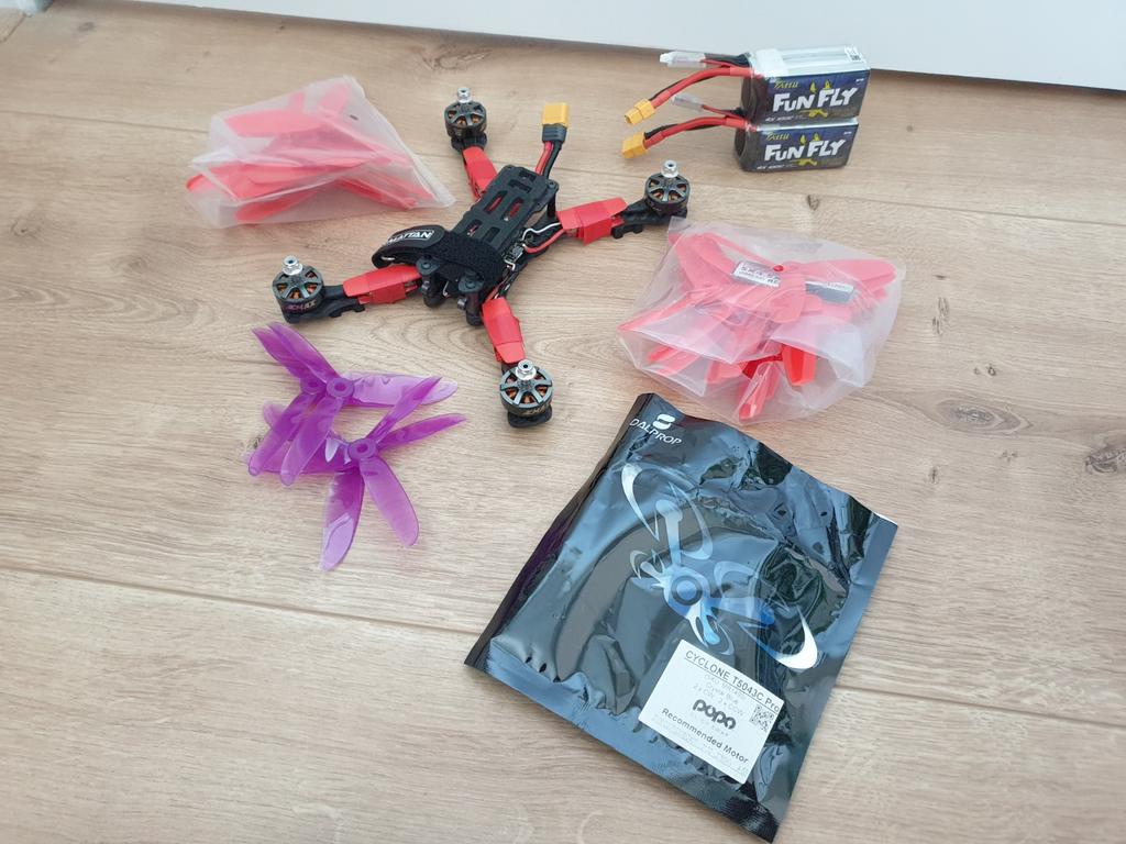 Armattan racedrone met veel props, Ophalen, Zo goed als nieuw, Elektro, Quadcopter of Multicopter