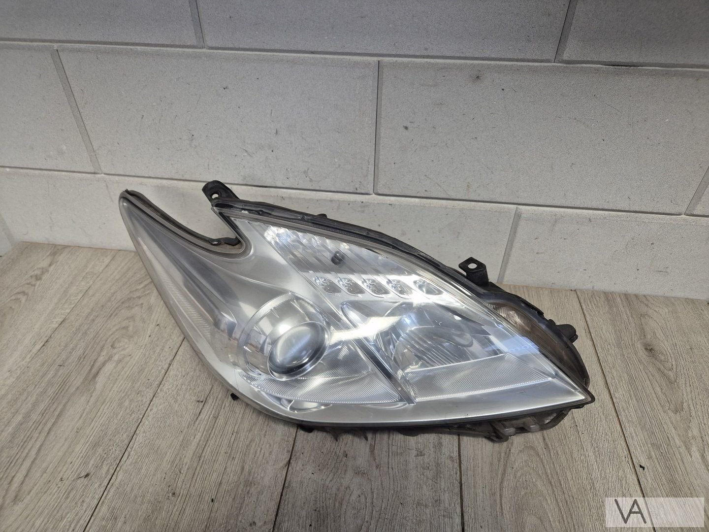 Toyota Prius 2009 - 2012 koplamp rechts onder klein gaatje, Gebruikt, -, -, Ophalen of Verzenden