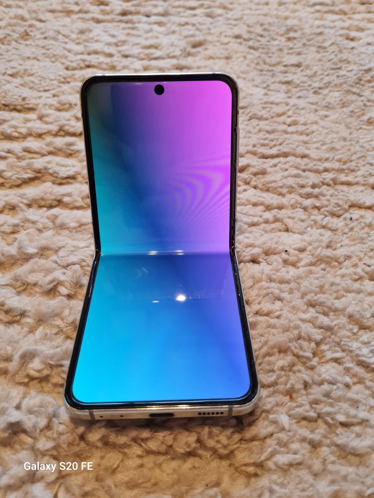Foto 7 van Samsung Galaxy Z Flip 5 -256 GB- Zo goed als nieuw