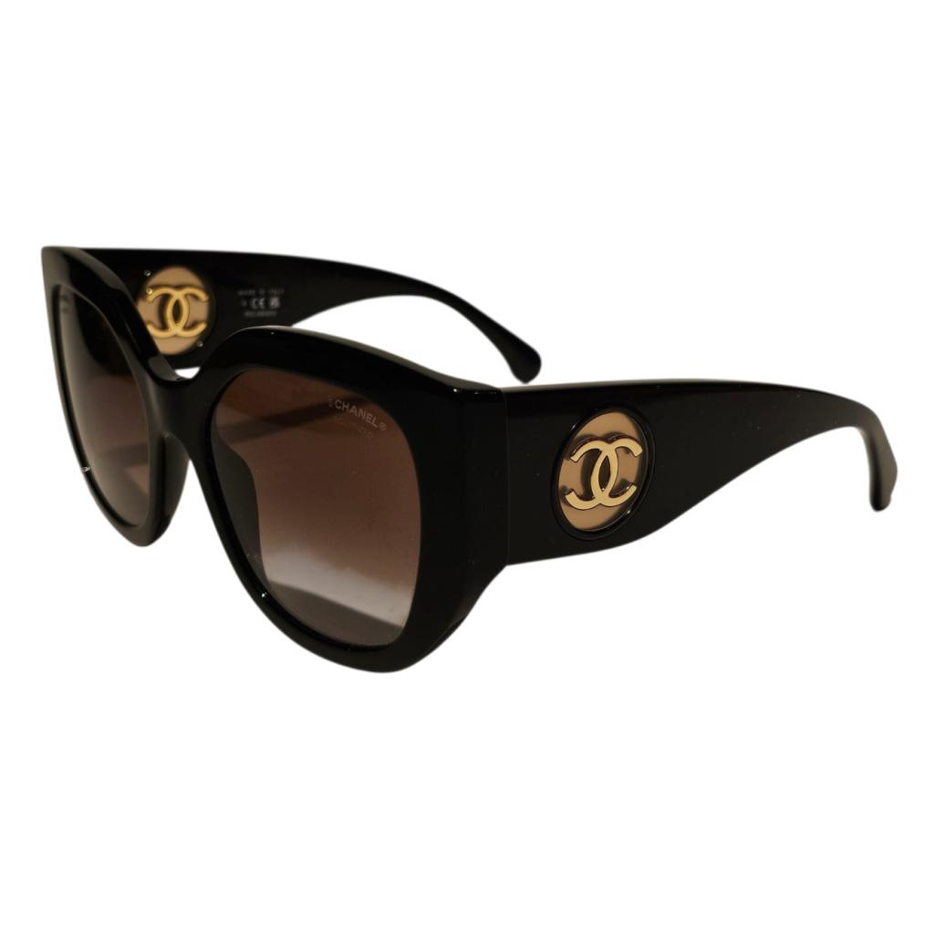 Chanel Vlinder Zonnebril 5550 55-20-140 Polarized | Nieuw, Chanel, Nieuw, Support@chanel.com, 31 Rue Cambon, 75001 Paris
France