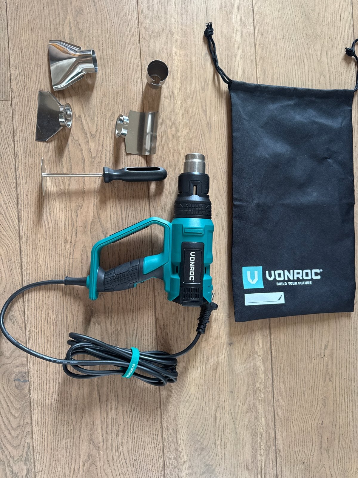VONROC Heteluchtpistool met accessoires en opbergzak, Ophalen of Verzenden, Zo goed als nieuw