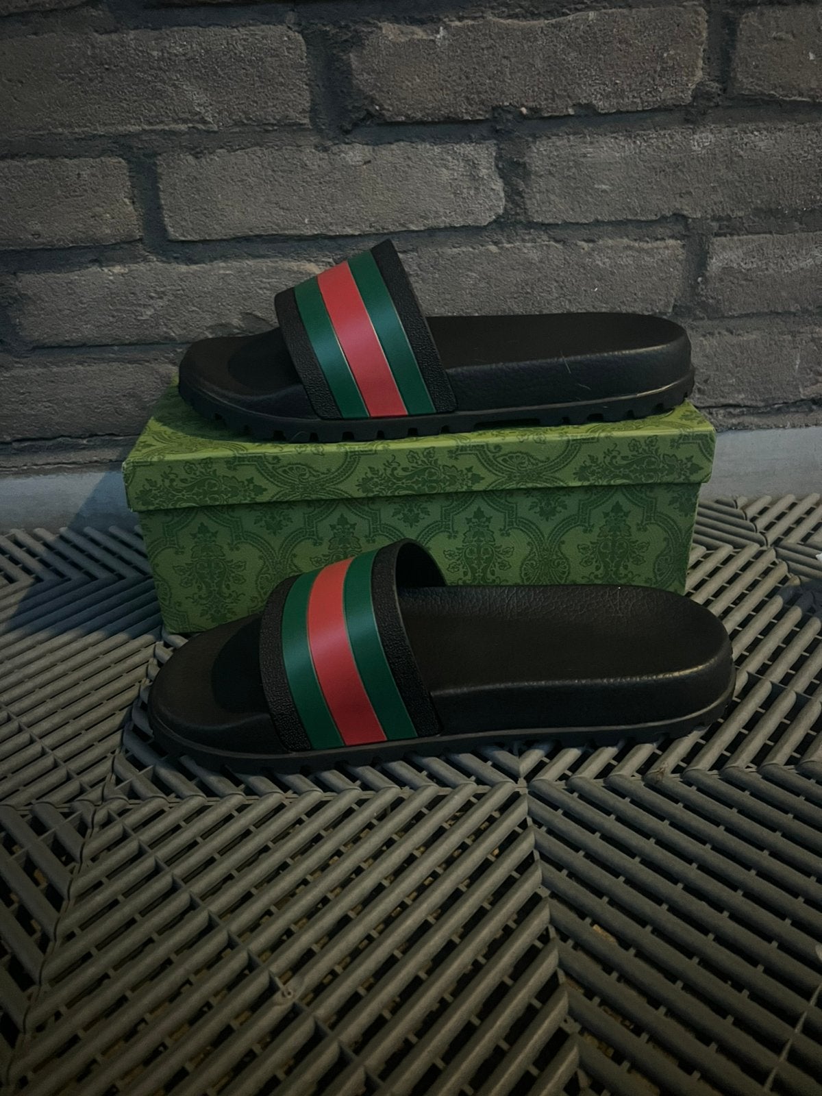 gucci slides, Ophalen of Verzenden, Zo goed als nieuw