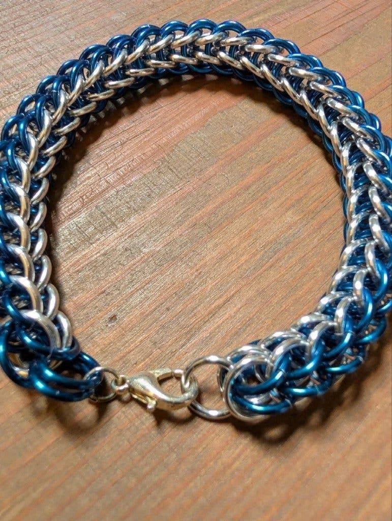 Chainmail armband blauw/zilver - handgemaakt, unisex, Ophalen of Verzenden, Nieuw, Blauw, Overige materialen