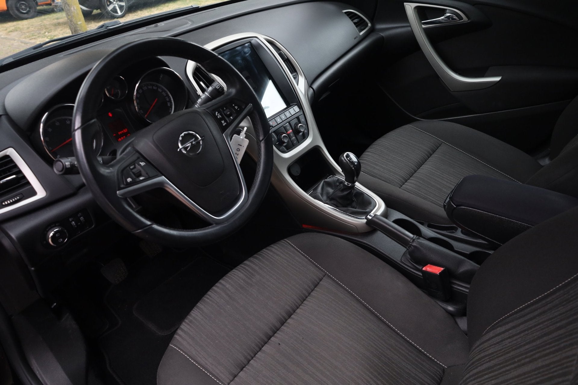 Opel Astra 1.6 Turbo Cosmo 180PK | Trekhaak | Airco | Multim, Voorwielaandrijving, Gebruikt, Zwart, Zwart