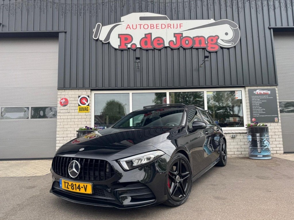 Mercedes-benz A-KLASSE 200 AMG Aeropakket Panorama Alcantara, Auto's, Gebruikt, Euro 6, 4 cilinders, Bedrijf