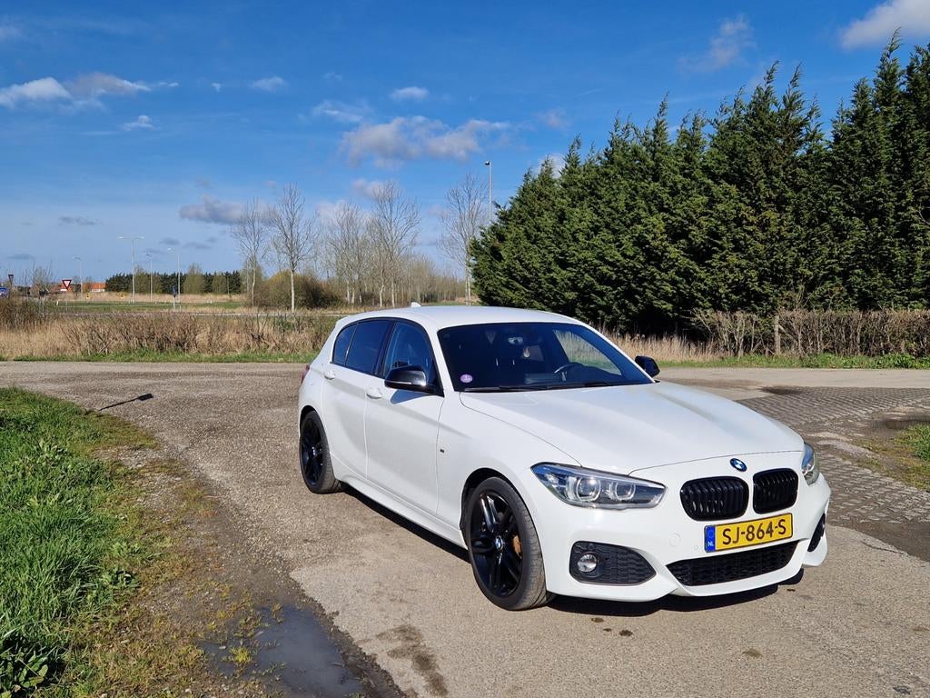 BMW 1-Serie 120i 184pk Aut 2018 Wit, 1998 cc, Achterwielaandrijving, Zwart, 4 cilinders