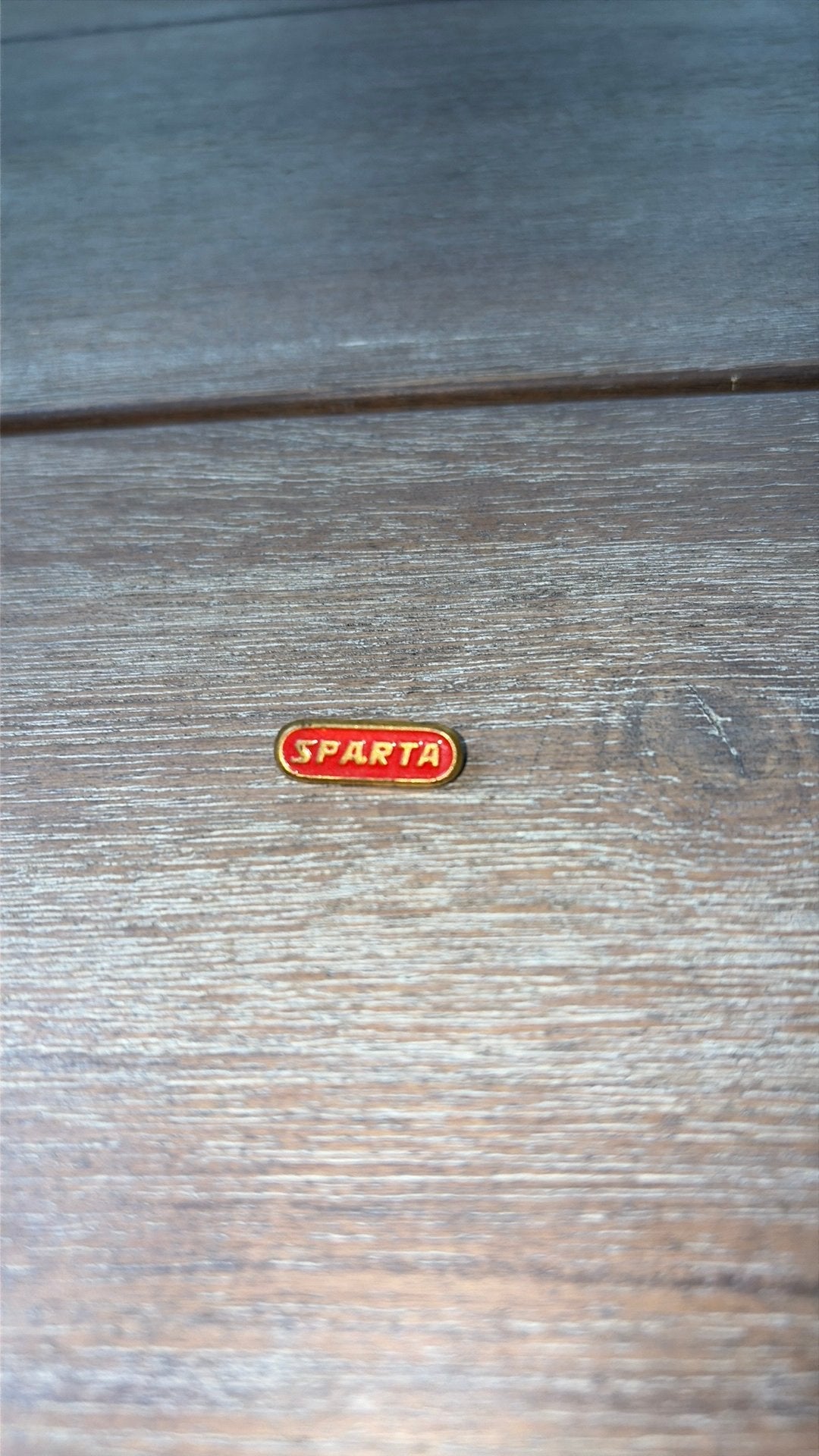 Speldje merk Sparta, Ophalen of Verzenden, Gebruikt, Merk, Speldje of Pin