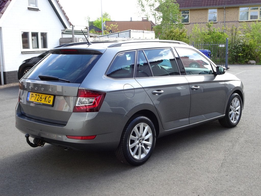 Skoda Fabia Combi 1.0 TSI Ambition Automatische airco, parke, Auto's, Skoda, Voorwielaandrijving, Stof, Gebruikt, 1036 kg