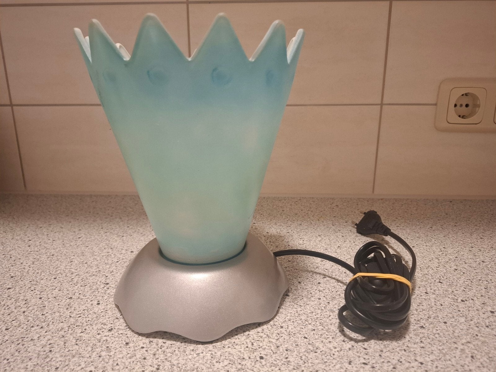 Leuke HEMA tafellamp met blauw glazen kap, Gebruikt, Modern, Speels, Ophalen of Verzenden, Glas