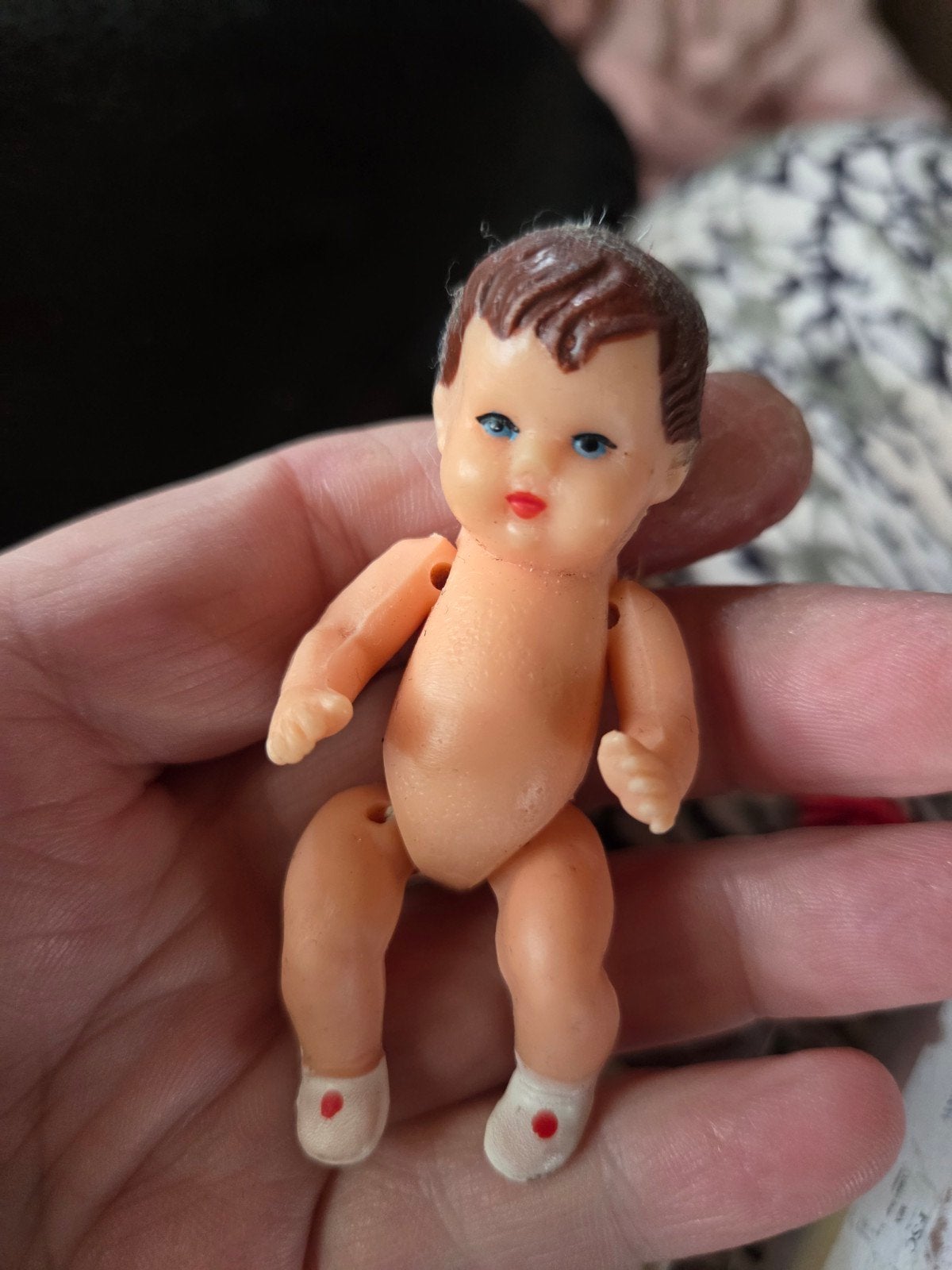 Miniatuur popje met bruin haar, Ophalen of Verzenden, Gebruikt, Overige typen
