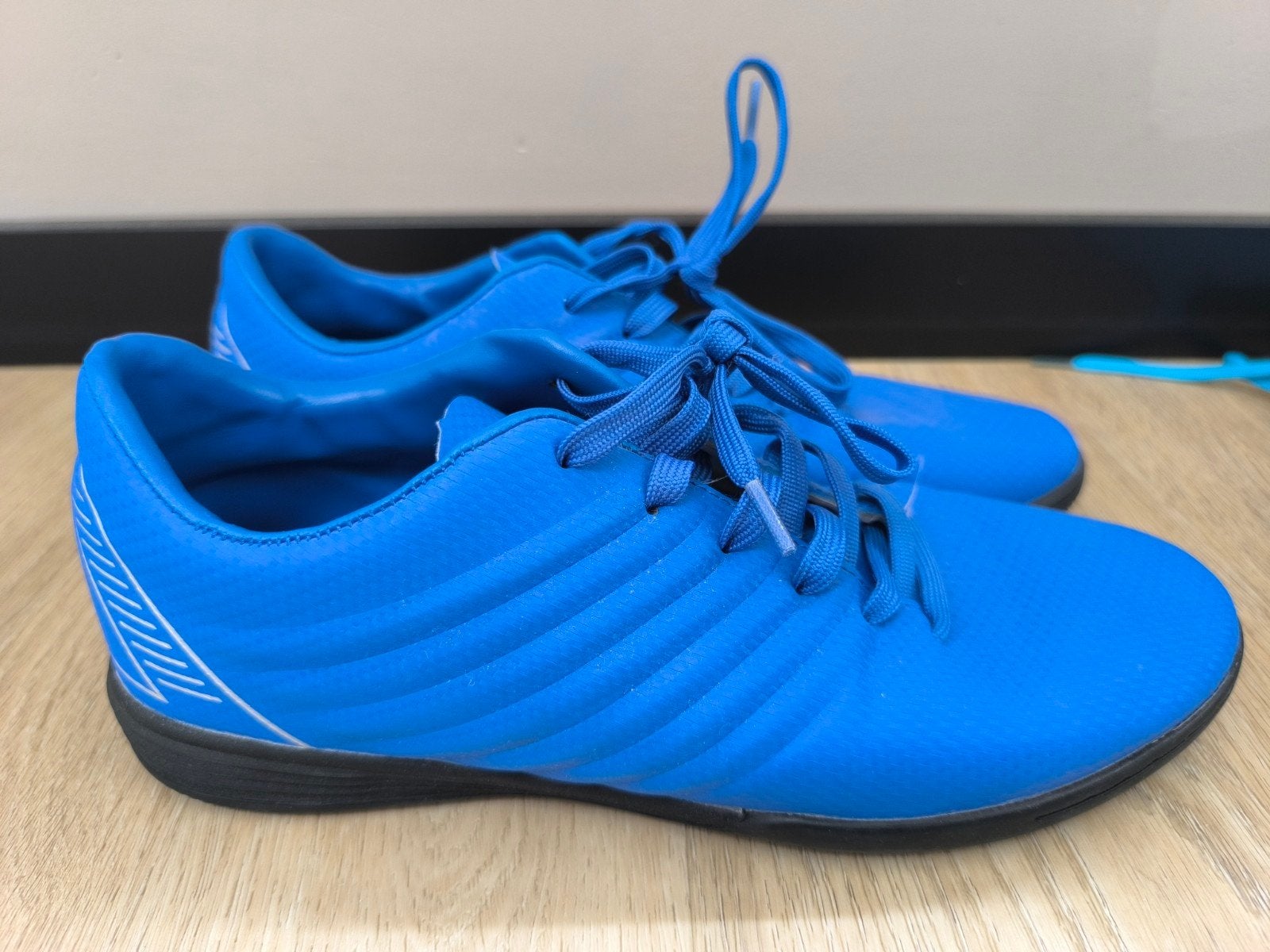 zaalvoetbal schoenen maat 40, Sport en Fitness, Maat XS of kleiner, Schoenen, Ophalen of Verzenden, Zo goed als nieuw