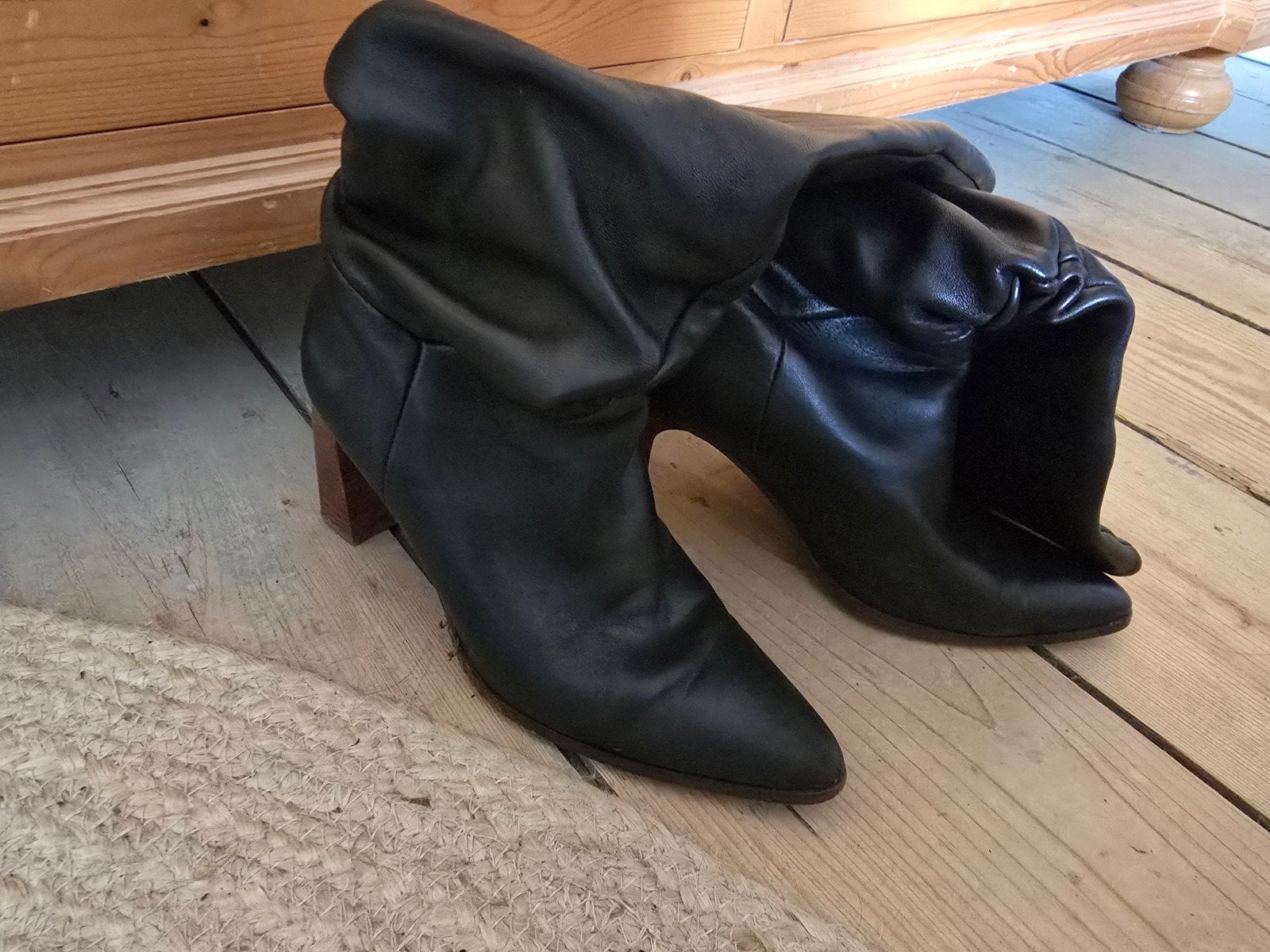 Schoenen dames, maat 37, leren haklaarzen en sandalen Teva, Ophalen of Verzenden, Zo goed als nieuw, Zwart, Sandalen of Muiltjes