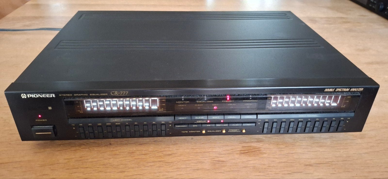 Foto 2 van Pioneer GR-777 Stereo Grafische Equalizer - Dubbele Spectrum
