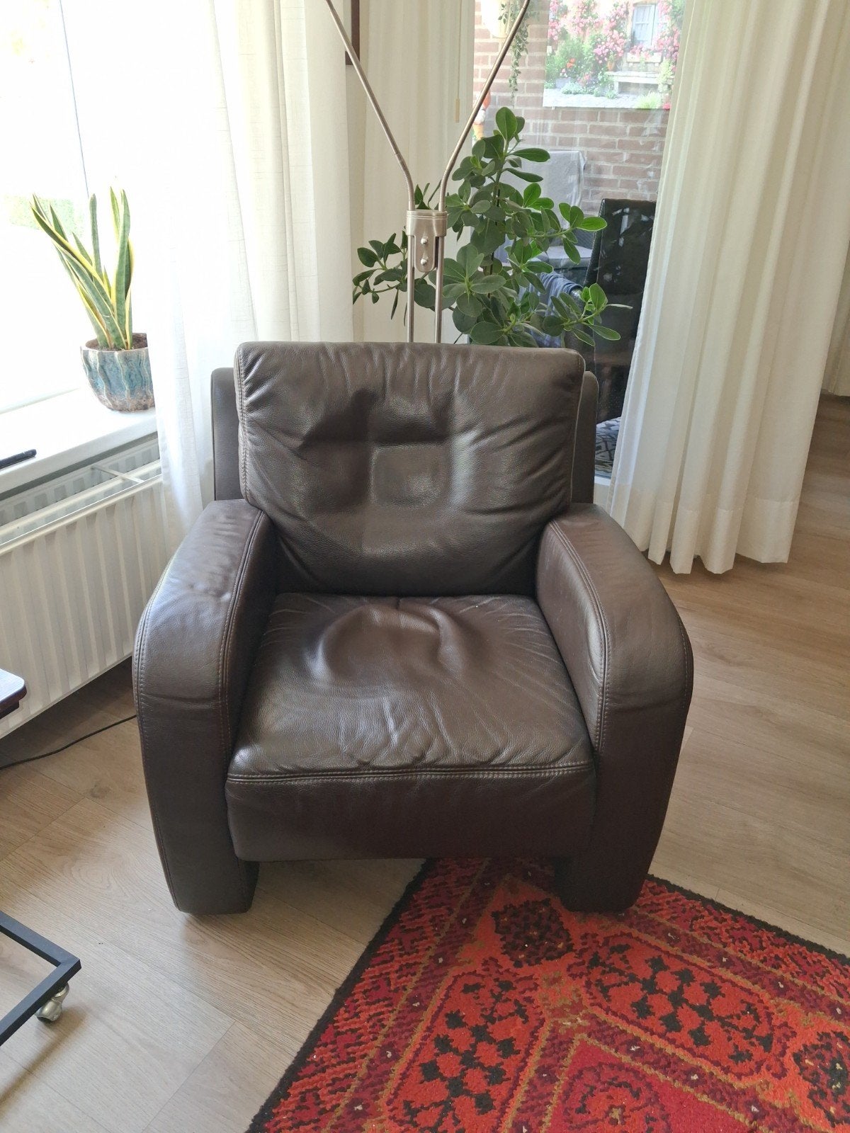 leren fauteuil in donker bruin, Ophalen, Gebruikt, 75 tot 100 cm, 50 tot 75 cm