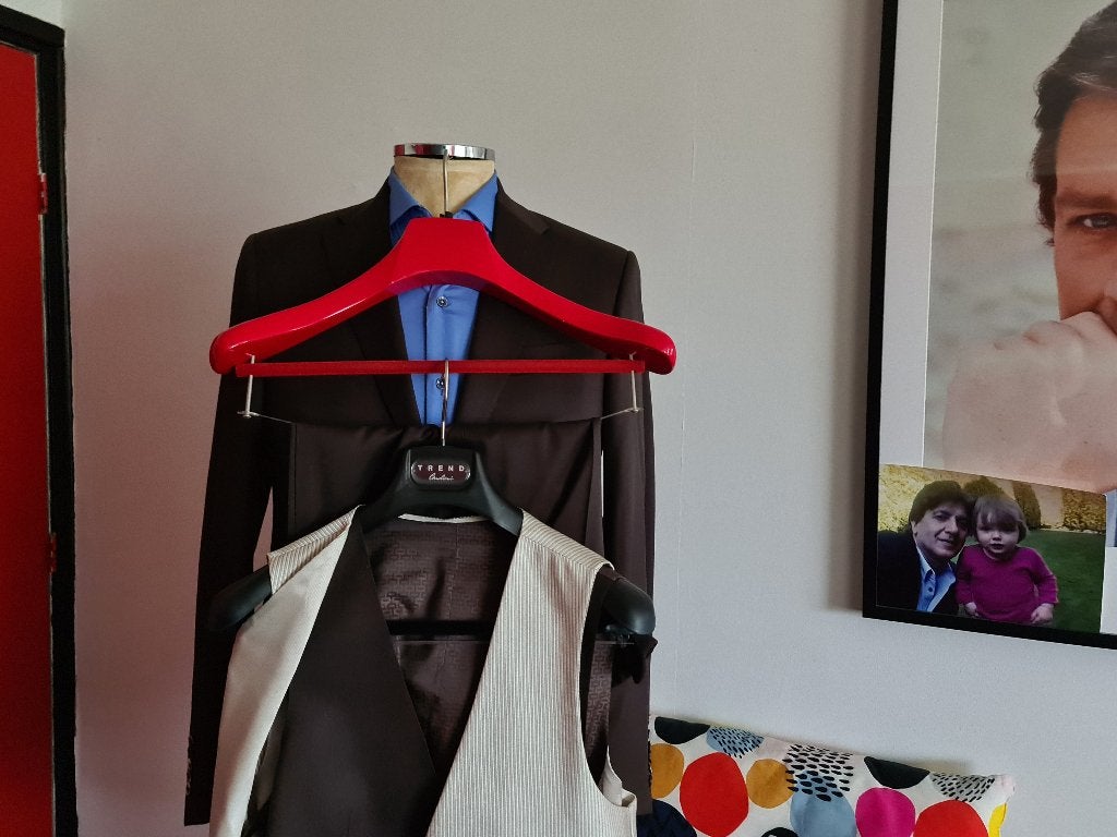 Corneliani 4 delige  Kostuummet 2 BruineGilet witteGilet 94, Kleding | Heren, Corneliani, Bruin, Verzenden, Nieuw