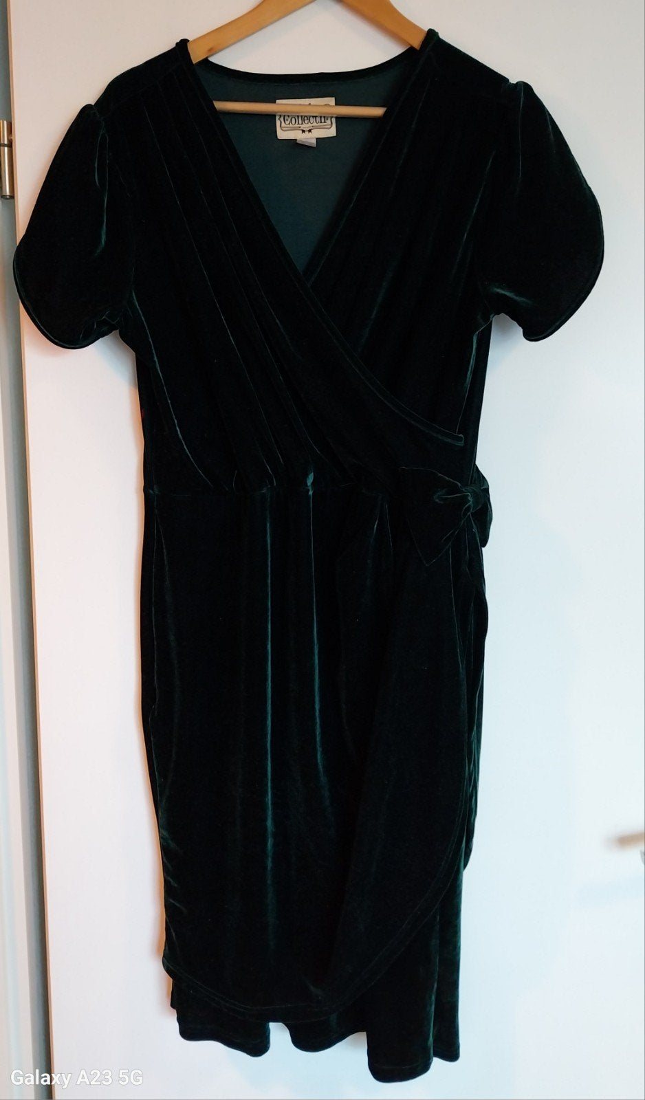 Donkergroene fluwelen wikkeljurk van Collectif London, Kleding | Dames, Jurken, Collectif London, Maat 42/44 (L), Ophalen of Verzenden