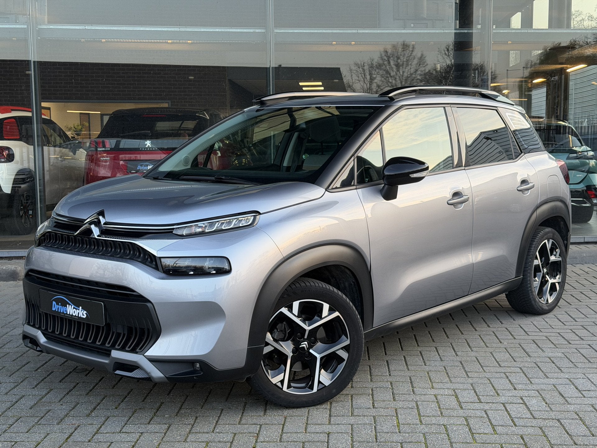 Citroën C3 Aircross 1.2 SHINE 130PK | Automaat | Pano | 1/2, Auto's, Dealer onderhouden, Gebruikt, 1199 cc, Met garantie (alle)