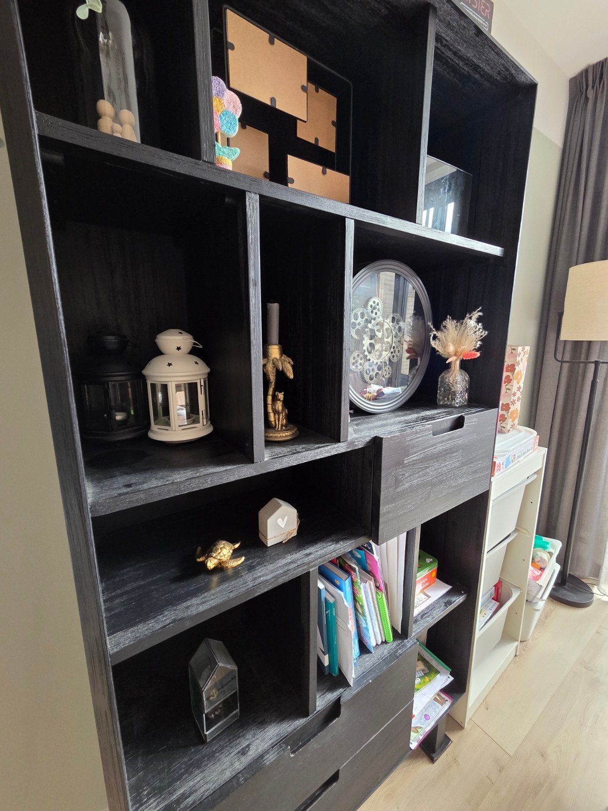 Trendhopper vakken wandkast zwart + evt dressoir, Huis en Inrichting, Ophalen, 100 tot 150 cm, Zo goed als nieuw, Met lade(s)