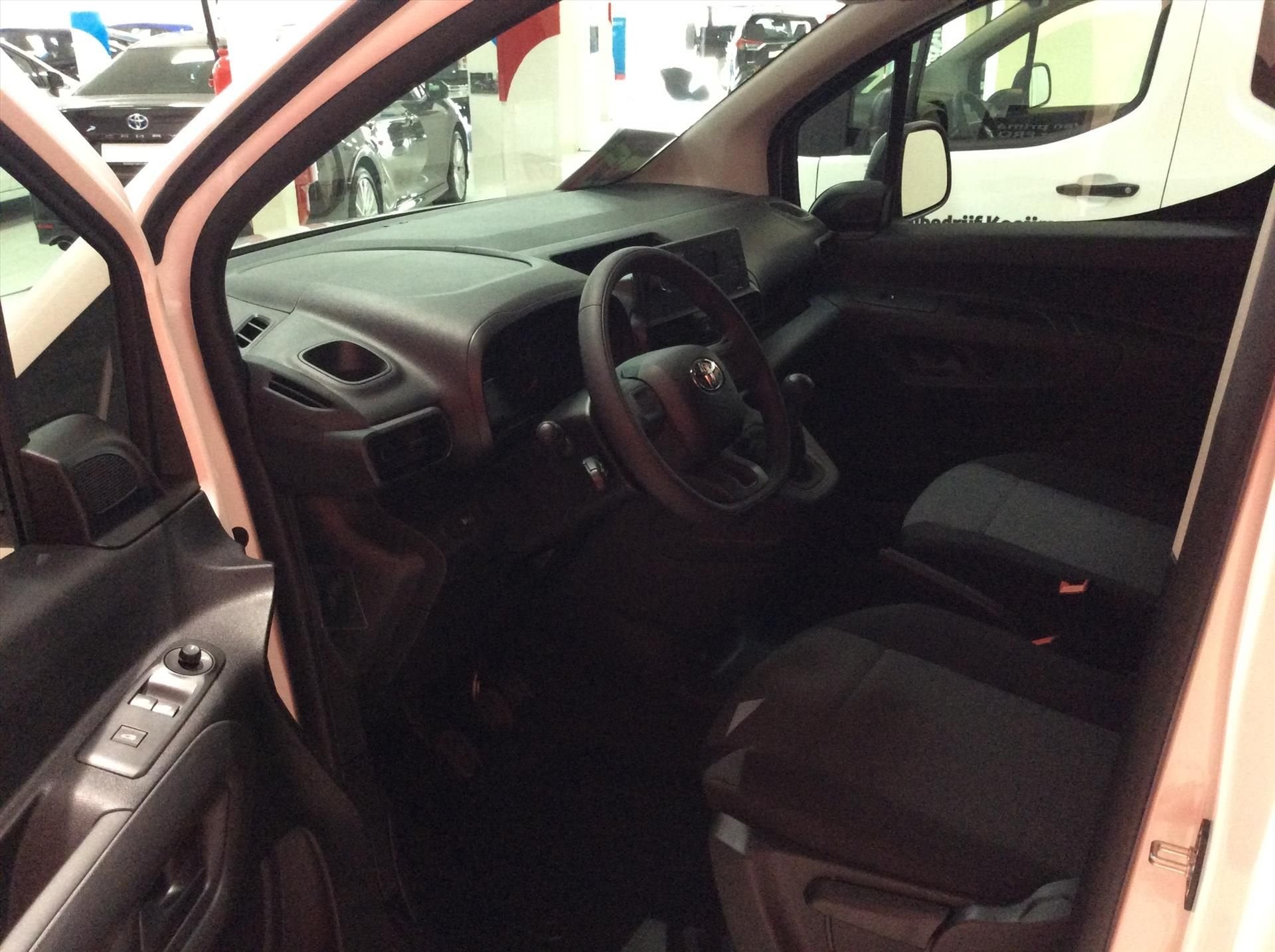 TOYOTA Proace City 1.5 D-4D 100pk Cool Comfort *EX BTW/BPM *, Auto's, Stof, Zwart, 4 cilinders, 139 pk