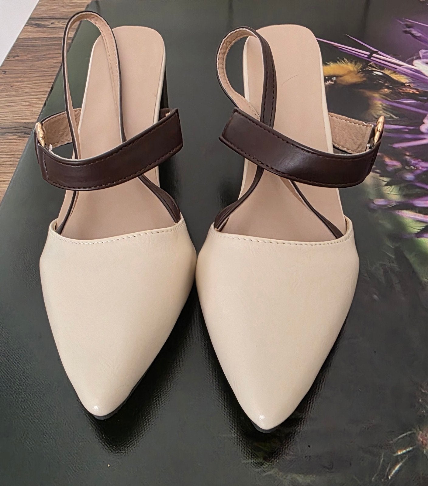 Elegante beige pumps met bruine bandjes - Maat 39, Ophalen, Zo goed als nieuw, Beige, Pumps
