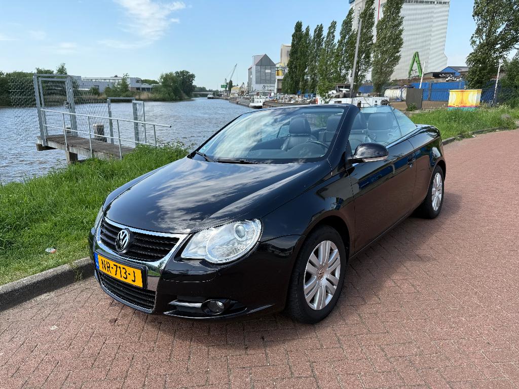 Volkswagen Eos 1.6 16V FSI 2007 Zwart, Auto's, 4 cilinders, Cabriolet, 4 stoelen, Zwart