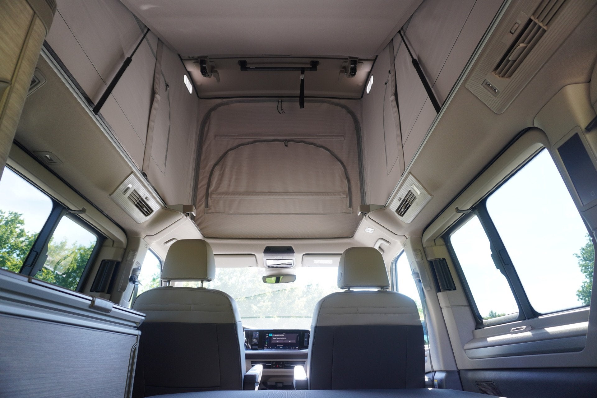 Volkswagen California Ocean T7 245PK Automaat PHEV 4x4 Apple, Auto's, Automaat, Dealer onderhouden, Stof, Euro 6