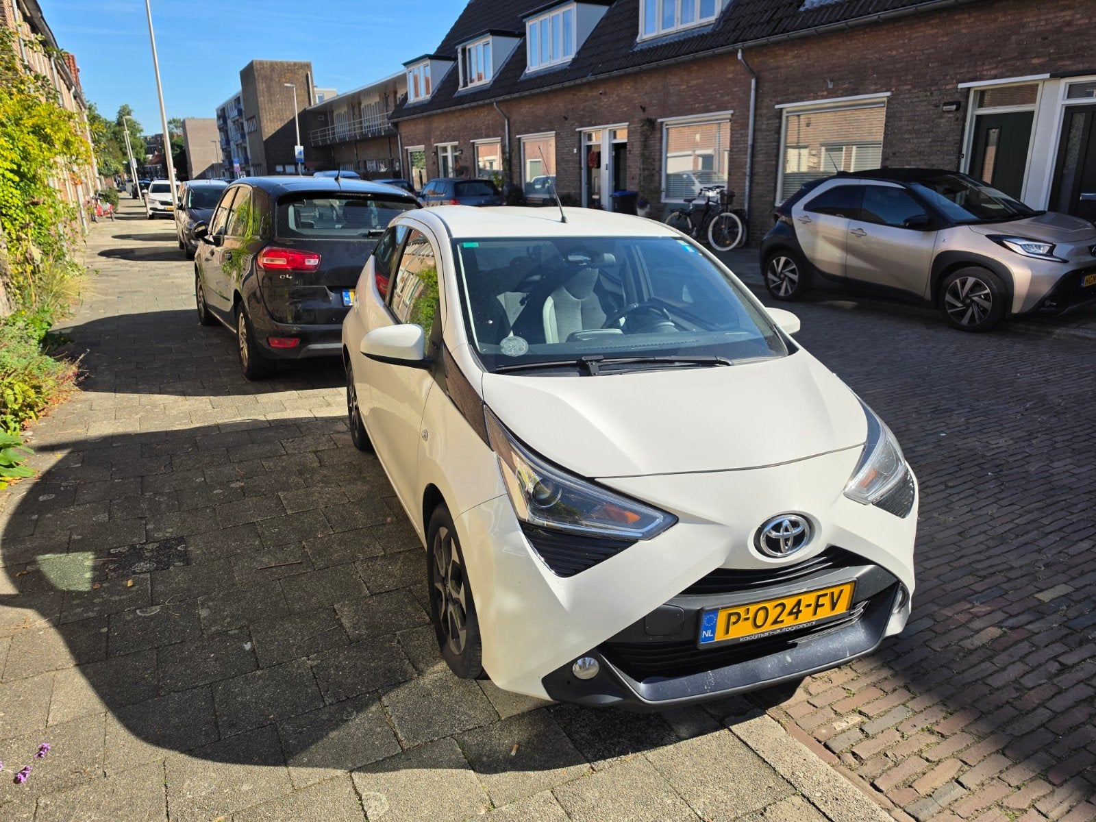 Toyota Aygo automaat 1.0 Vvt-i 72pk X-shift 5D 2021 Wit, Auto's, 4 stoelen, Wit, 19 km/l, Particulier