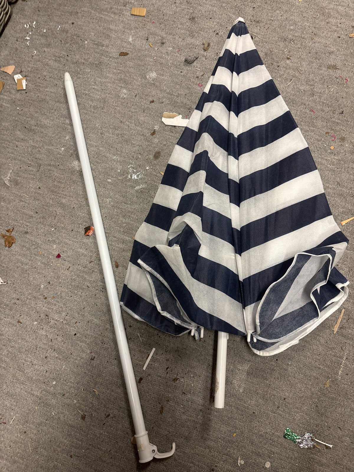 Gestreept strandparasol - Blauw/Wit, Tuin en Terras, Parasols, Ophalen, Gebruikt, 1 tot 2 meter, Strandparasol