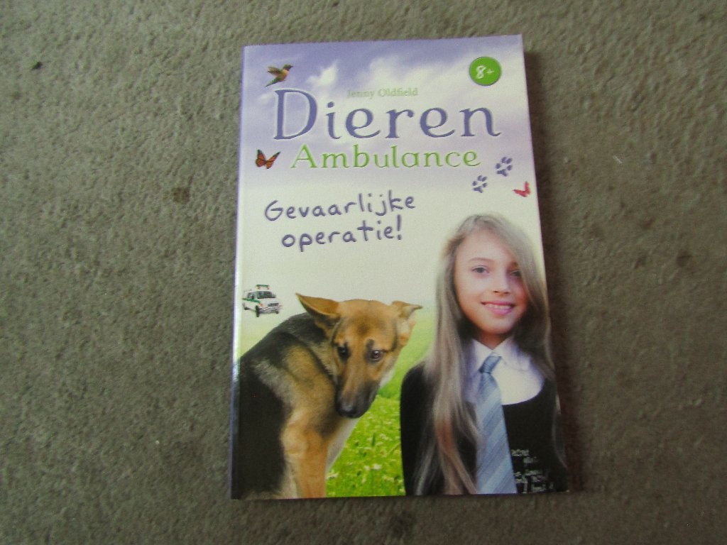 Boek: Dieren ambulance - Gevaarlijke operatie, Boeken, Ophalen of Verzenden, Gelezen, Jenny Oldfield, Fictie algemeen