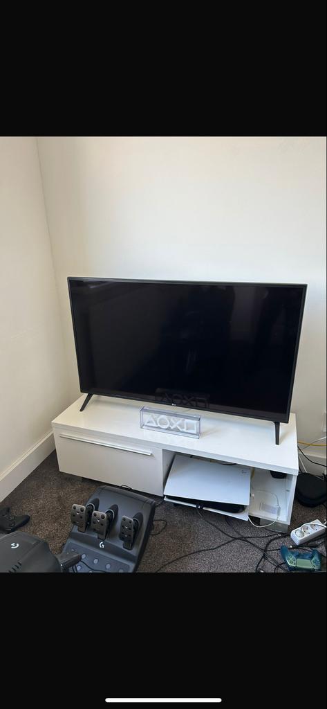 Gratis - Moderne witte tv-meubel 120cm, Kunststof, Gebruikt, 100 tot 150 cm, Ophalen of Verzenden