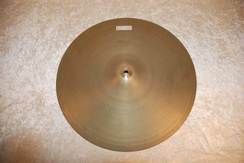 Zildjian Avedis medium ride bekken 1563gr 18 inch <26261304>, Gebruikt, ., Drums of Percussie, Ophalen of Verzenden