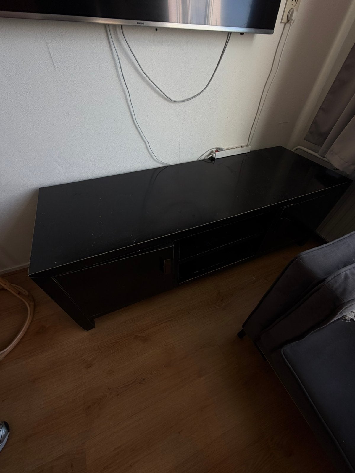 Zwart tv meubel, moet zsm weg, Ophalen, Zo goed als nieuw, 25 tot 50 cm, Minder dan 100 cm