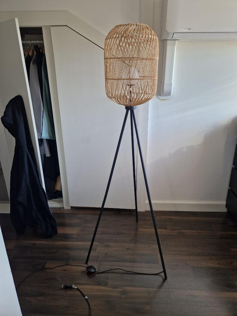 Java driepotige staande lamp, naturel rotan, Ophalen, Zo goed als nieuw, 150 tot 200 cm