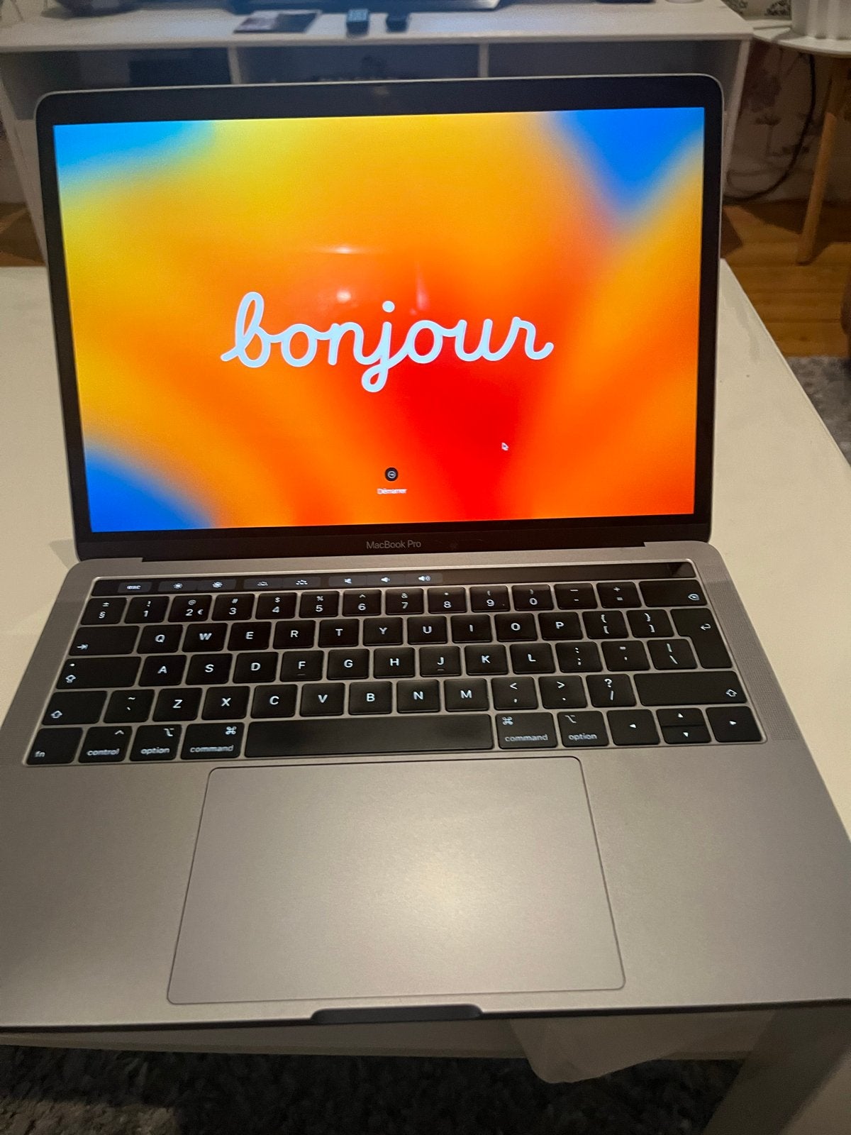MacBook Pro 13 inch 2019 - 128GB, Qwerty, 8 GB, 13 inch, Zo goed als nieuw