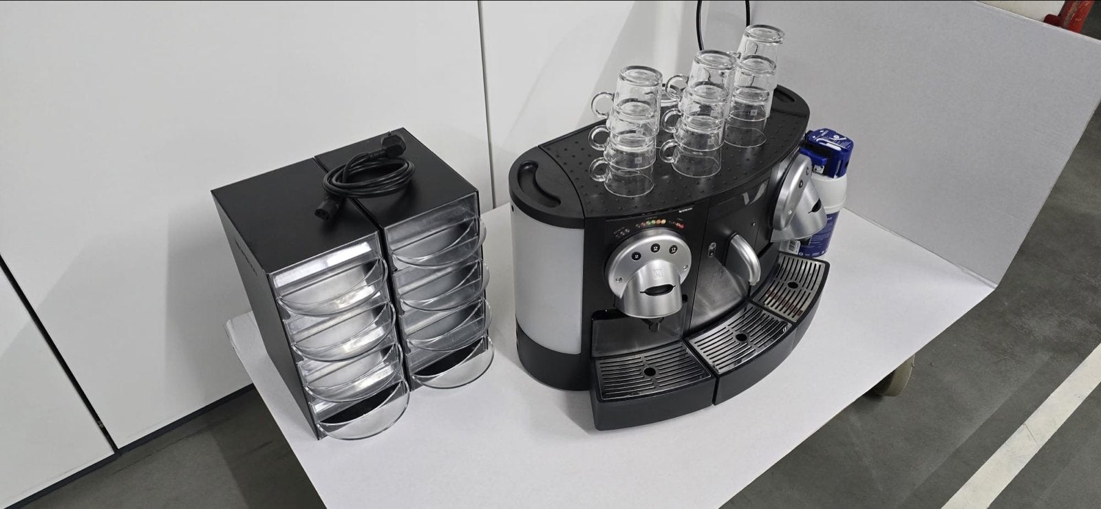 Nespresso type 733 / cs203 met Capsulehouder, Ophalen, Koffiepads en cups, Gebruikt, 10 kopjes of meer